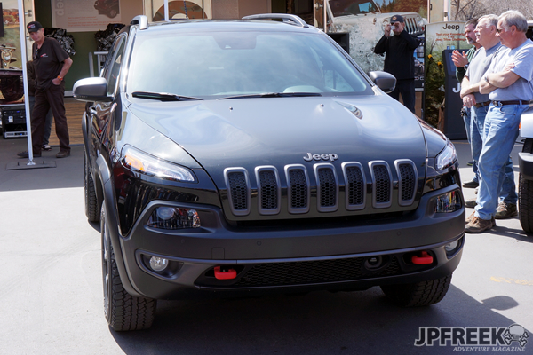 2014 Jeep Cherokee Trailhawk front