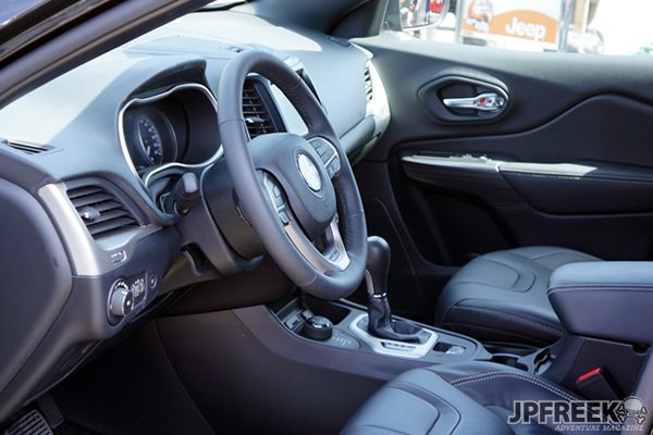 2014 Jeep Cherokee Trailhawk interior