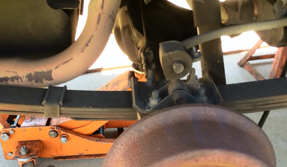 Spring plate and sway bar link