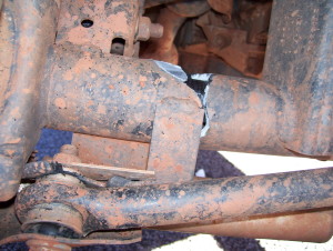 Closeup of the broken Dana 44 axle housing