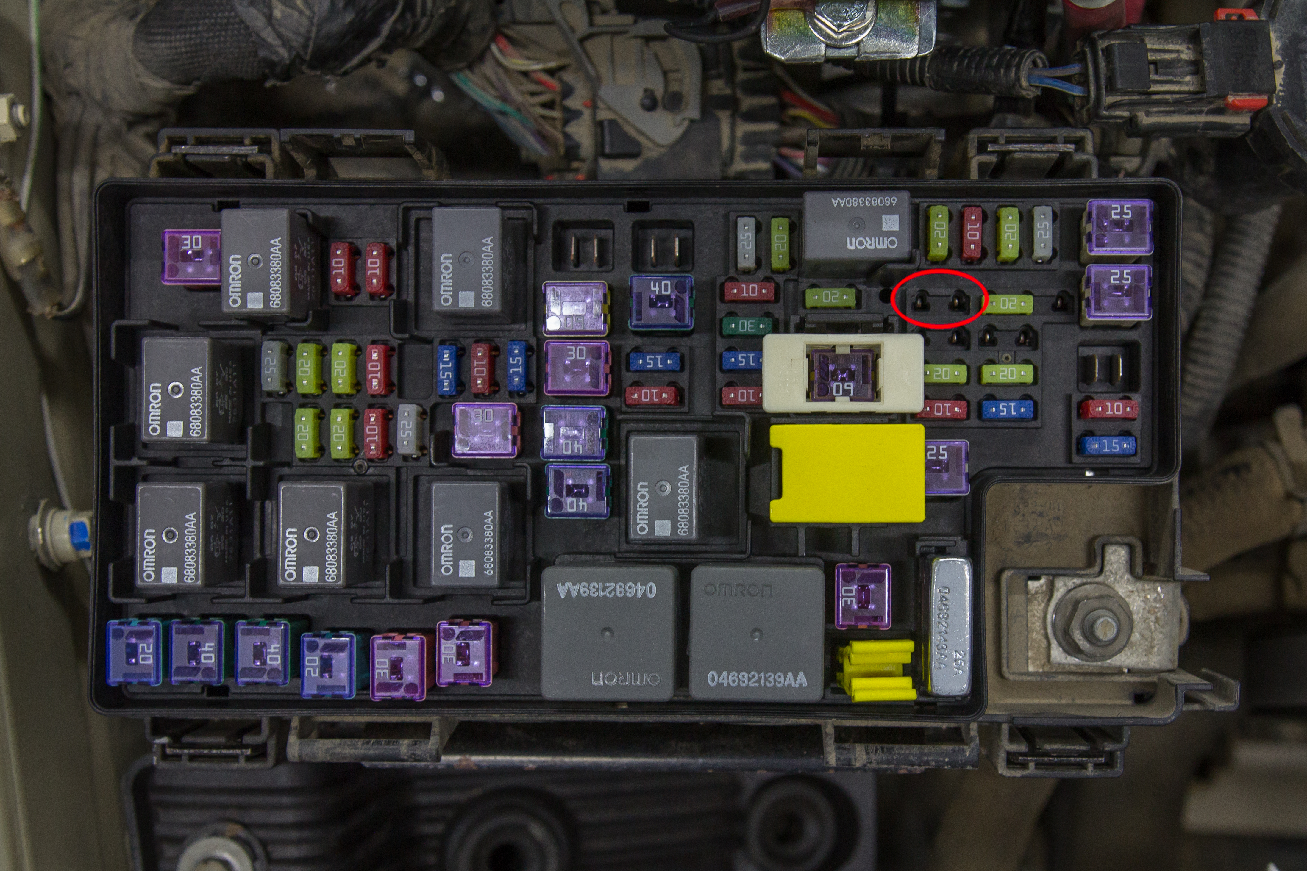 DIY Jeep Wrangler JK Isolated Dual Batteries - JPFreek ... jeep tj rubicon fuse box 